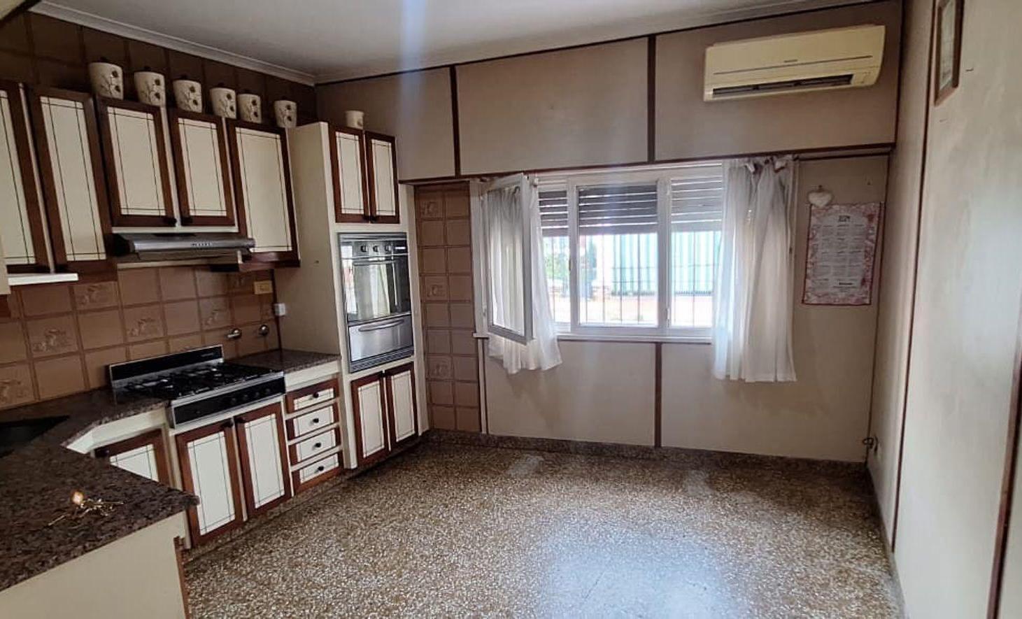 Foto de VENTA CASA 3 AMBIENTES C/COCHERA BERNAL ESTE, imagen 3