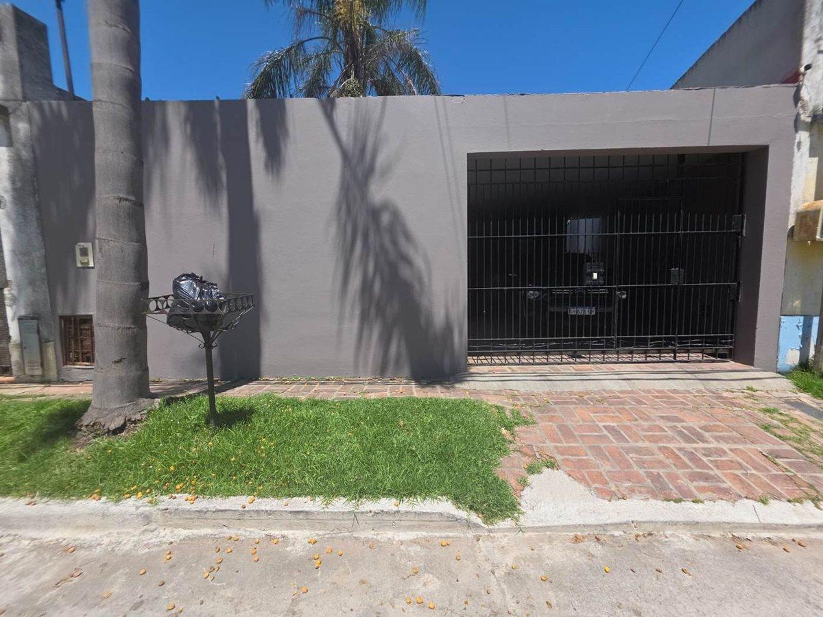 Foto de Venta casa 4 ambientes con cochera en Bernal Oeste, imagen 3