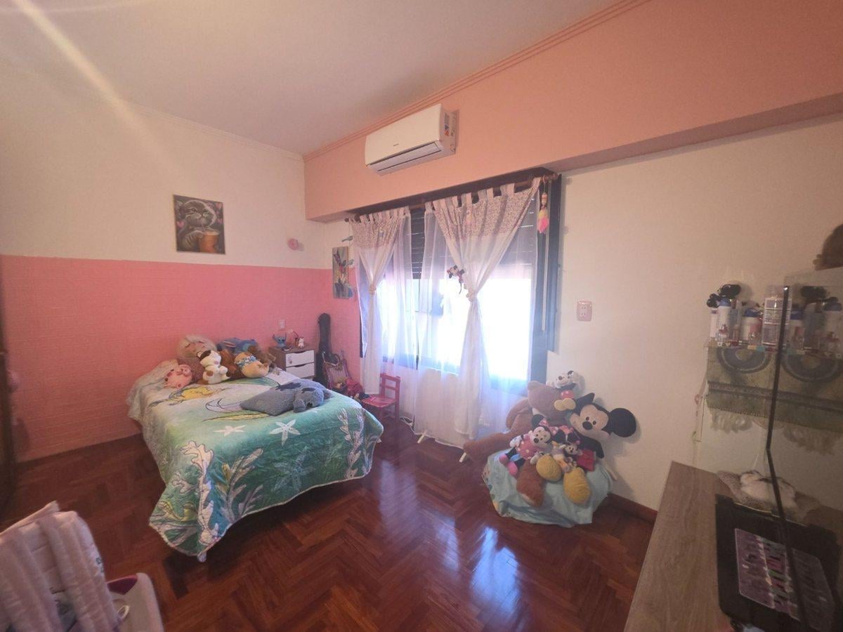 Foto de Venta casa 4 ambientes con cochera en Bernal Oeste, imagen 2