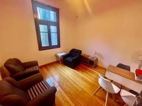 Depto en edificio de estilo, reciclado en lo mejor de Caballito.  5