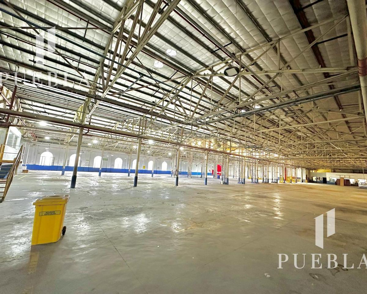 Nave Industrial en Alquiler en Bernal 2