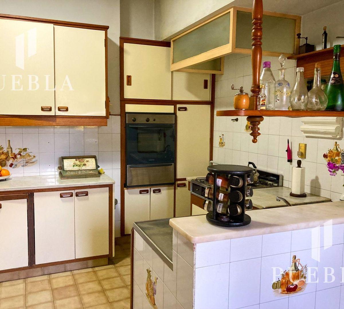 Casa en Venta en Lomas de Zamora 7 Ambientes Lote de 1856 m² 2