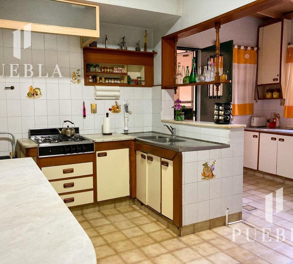 Casa en Venta en Lomas de Zamora 7 Ambientes Lote de 1856 m² 3