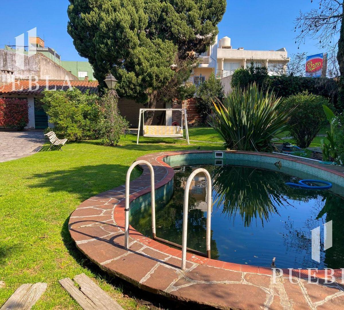 Casa en Venta en Lomas de Zamora 7 Ambientes Lote de 1856 m² 1
