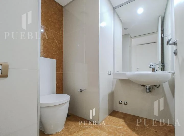 VENTA DE IMPECABLE CUATRO AMBIENTES DE 160MTS CON COCHERA EN EL EXCLUSIVO COMPLEJO ART MARIA. 3