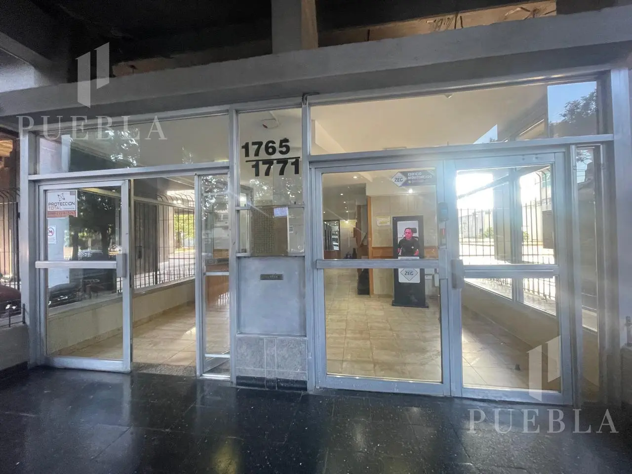 Venta departamento, 3 ambientes con balcón corrido, piso 19, vista abierta, Parque Patricios. 2