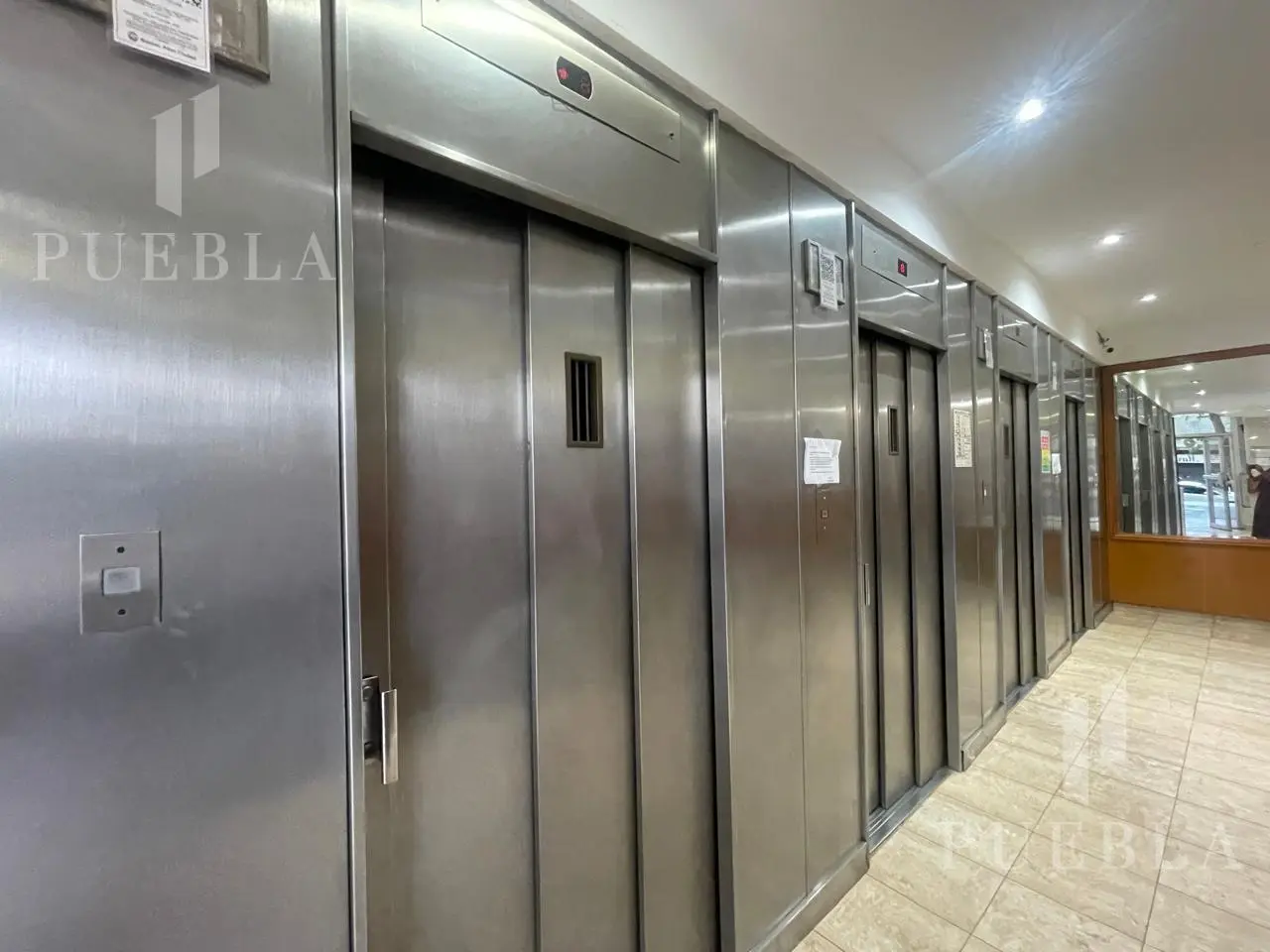 Venta departamento, 3 ambientes con balcón corrido, piso 19, vista abierta, Parque Patricios. 5