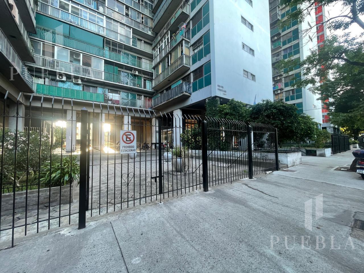 Venta departamento, 3 ambientes con balcón corrido, piso 19, vista abierta, Parque Patricios.