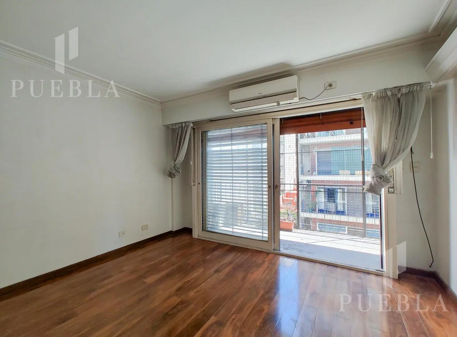 VENTA DEPARTAMENTO 4 AMBIENTES CON DEPENDENCIA, COCHERA, BAULERA Y PALIER PRIVADO EN RECOLETA 2