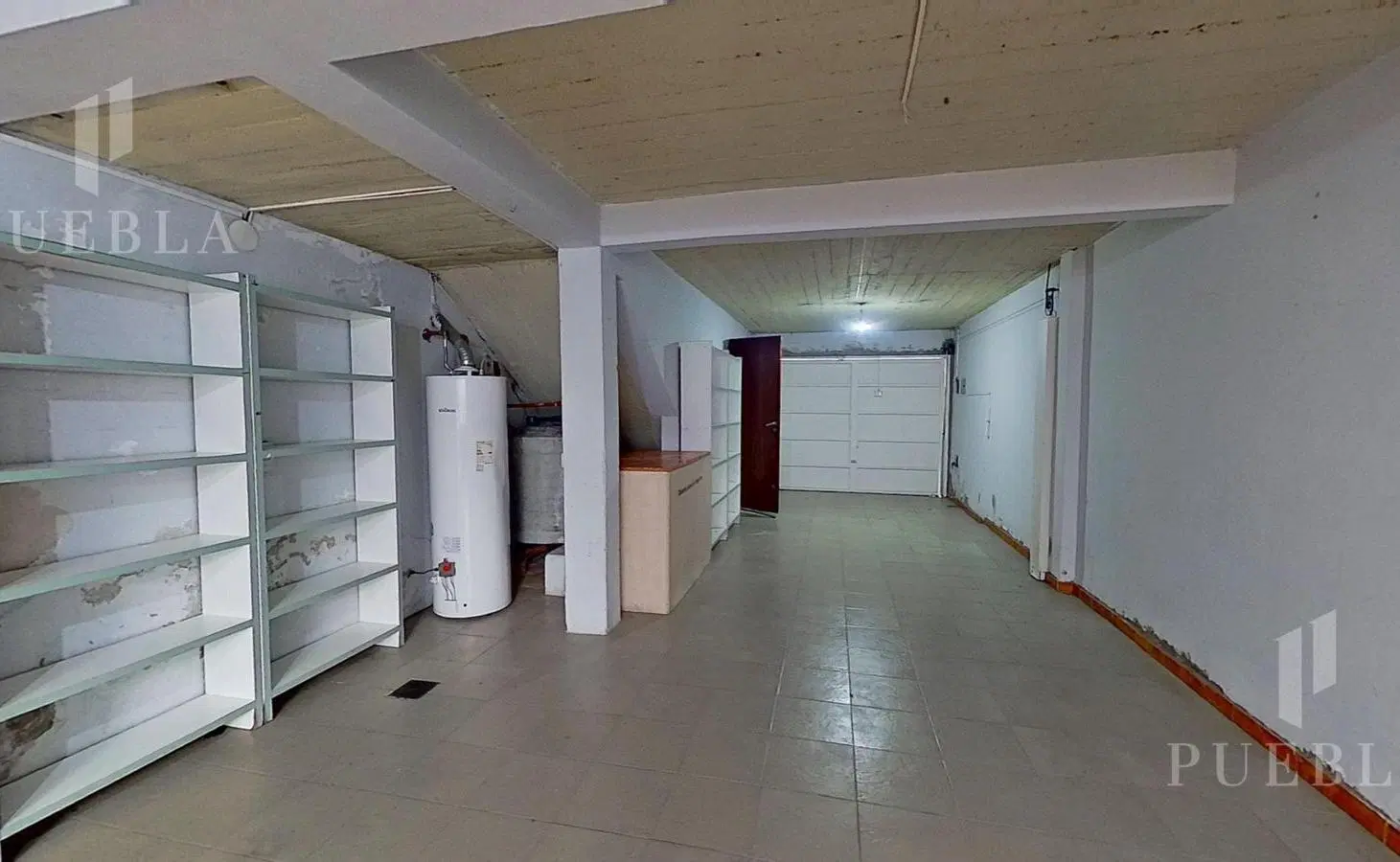VENTA CASA TIPO DÚPLEX DE 4 AMBIENTES EN MONTECASTRO CON JARDÍN Y DOS COCHERAS 2