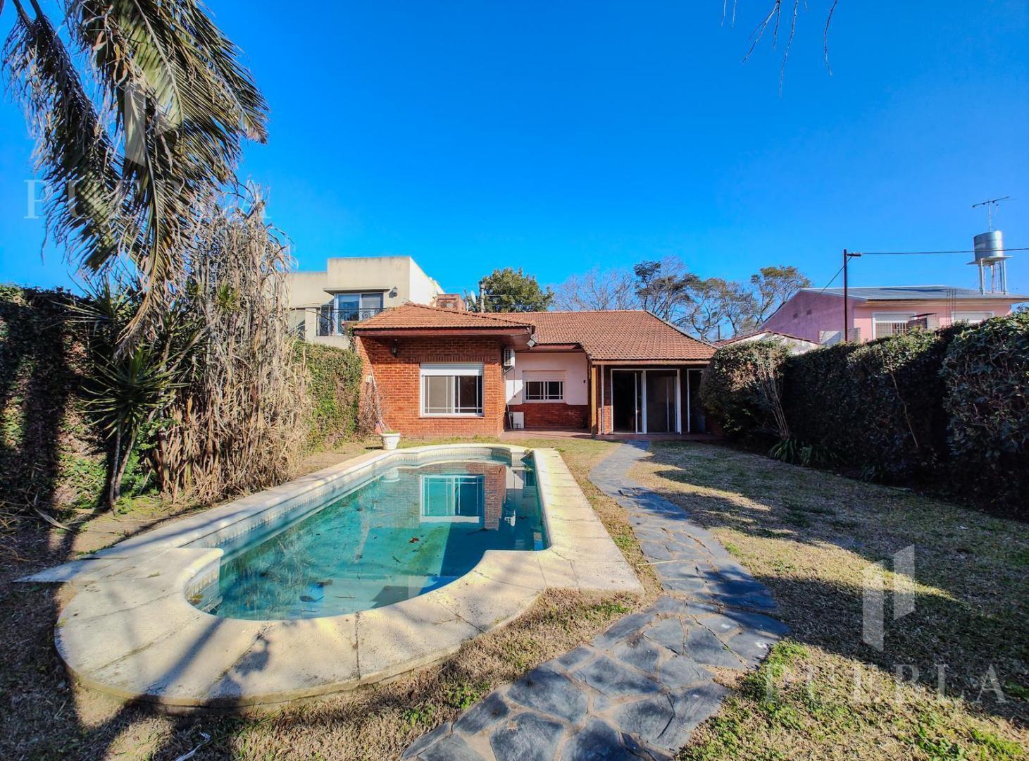 Foto de VENTA CASA 4 AMBIENTES CON PISCINA CLIMATIZADA Y QUINCHO EN LA MEJOR, imagen 1