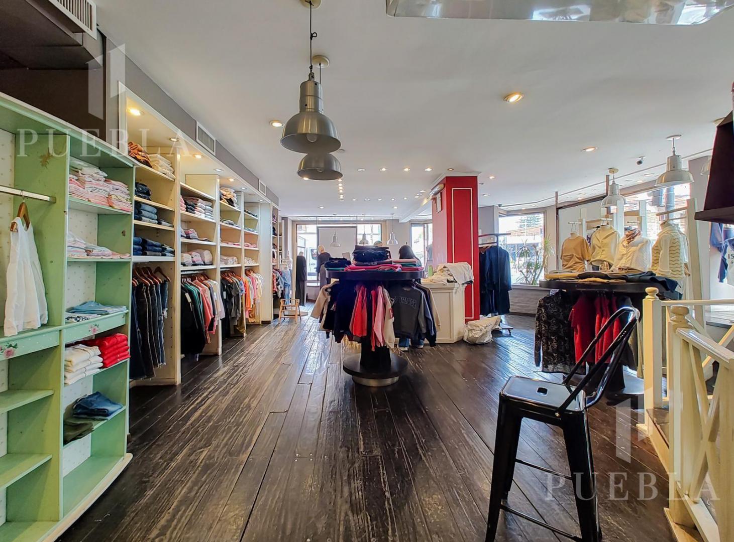 Foto de ALQUILER DE LOCAL COMERCIAL DE 1.600M2 EN EXCELENTE ESTADO EN UNA, imagen 2