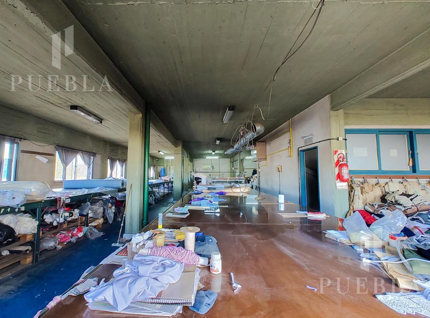 Foto de ALQUILER DE LOCAL COMERCIAL DE 1.600M2 EN EXCELENTE ESTADO EN UNA, imagen 5