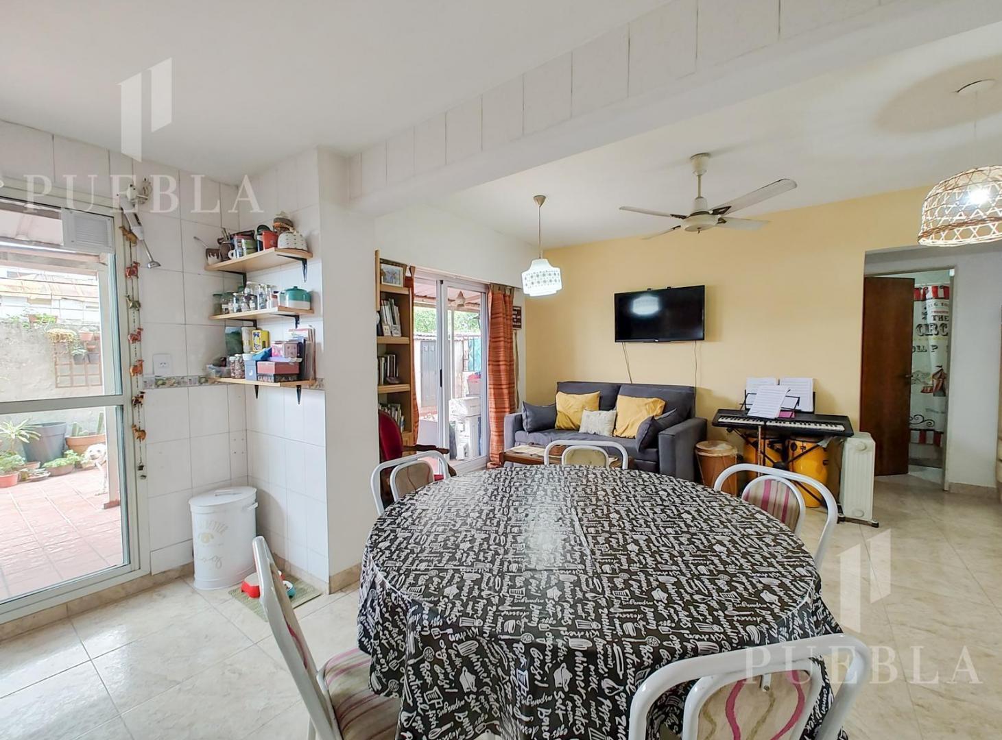 Foto de VENTA DEPARTAMENTO DOS AMBIENTES CON GRAN PATIO, PARRILLA Y COCHERA., imagen 3