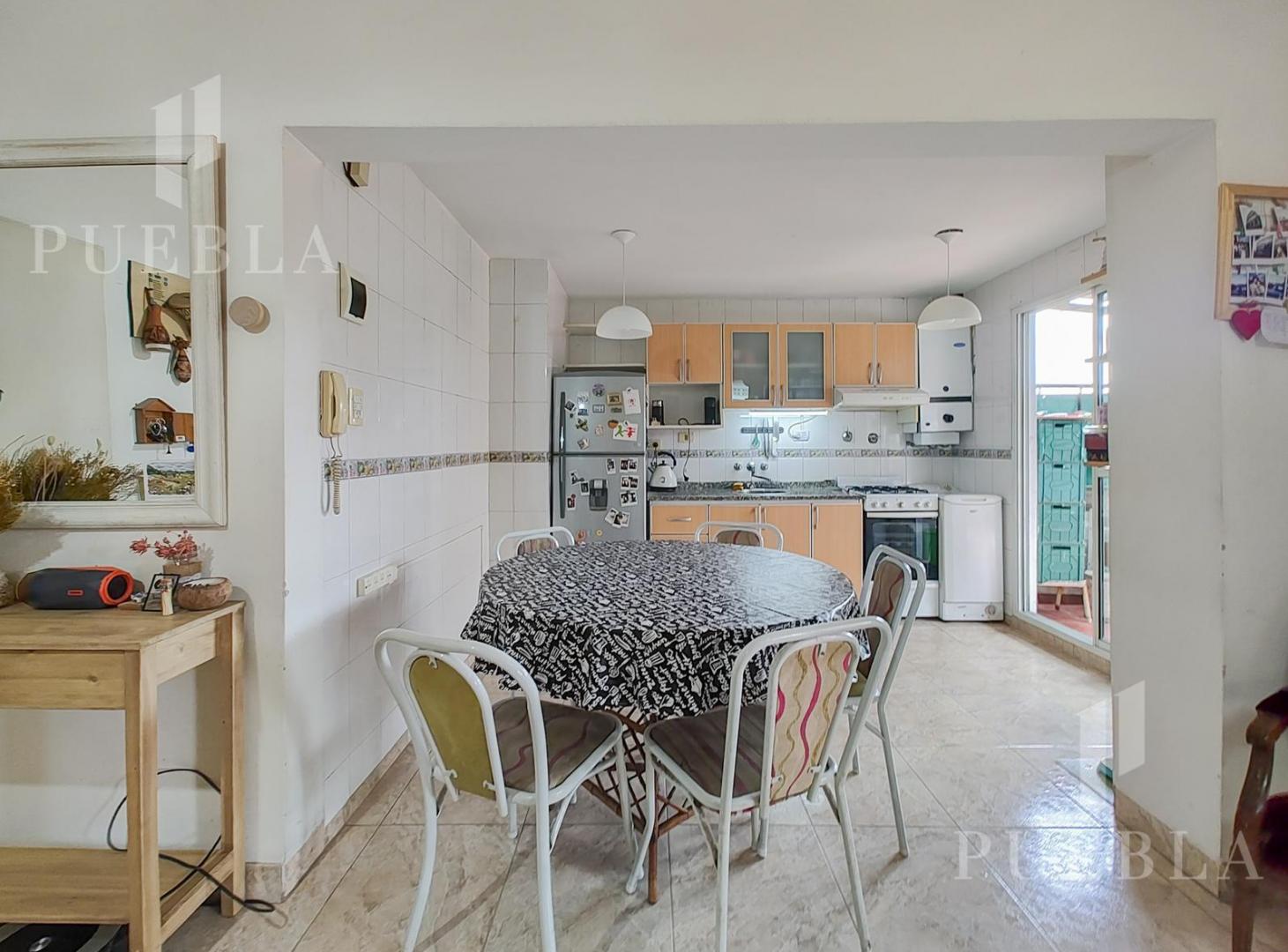 Foto de VENTA DEPARTAMENTO DOS AMBIENTES CON GRAN PATIO, PARRILLA Y COCHERA., imagen 2