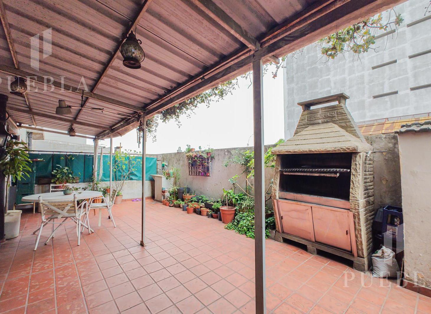Foto de VENTA DEPARTAMENTO DOS AMBIENTES CON GRAN PATIO, PARRILLA Y COCHERA., imagen 1