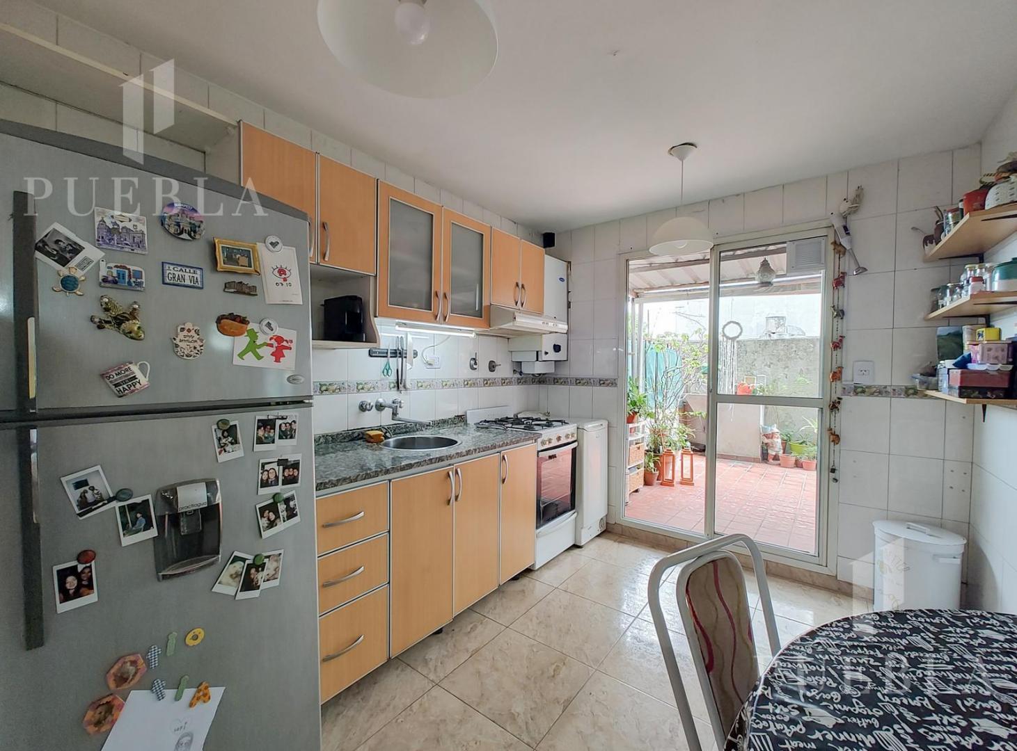 Foto de VENTA DEPARTAMENTO DOS AMBIENTES CON GRAN PATIO, PARRILLA Y COCHERA., imagen 5
