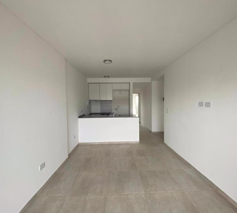 Departamento de 2 Ambientes con Cochera en Bernal Centro