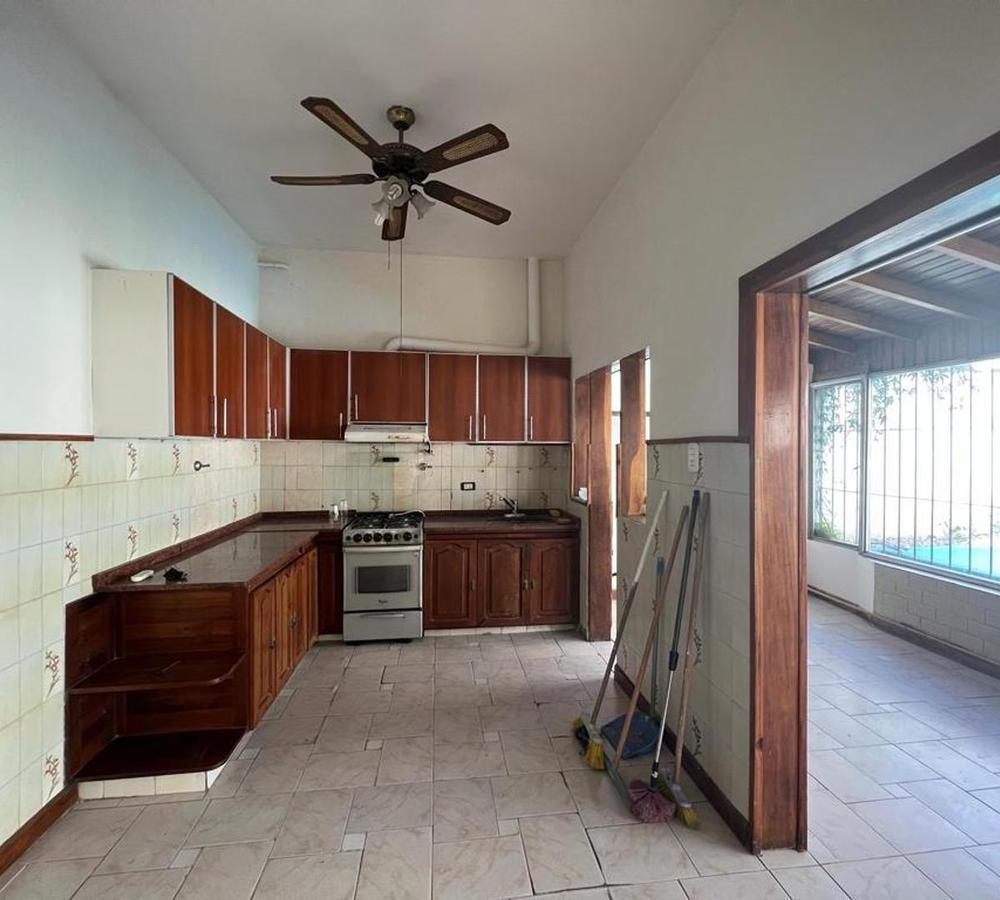 Casa PH Independiente 4 Ambientes con Cochera Bernal Oeste