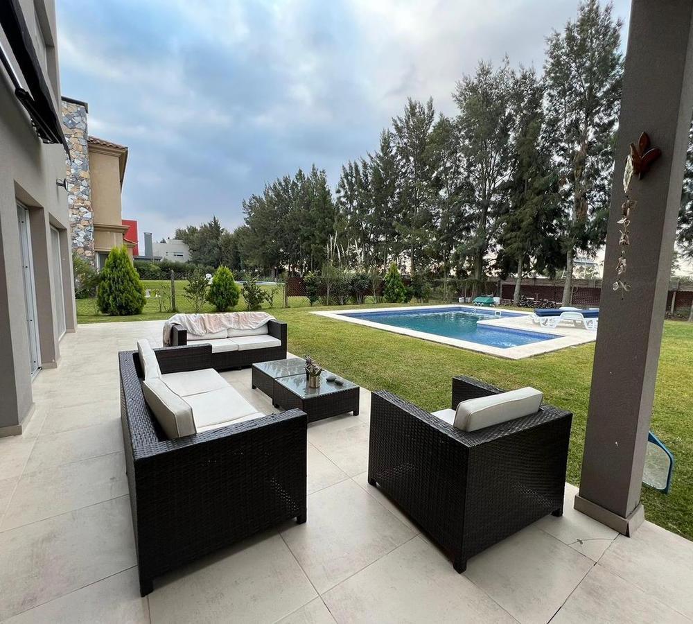 Casa en Venta en Barrio Las Golondrinas. 2