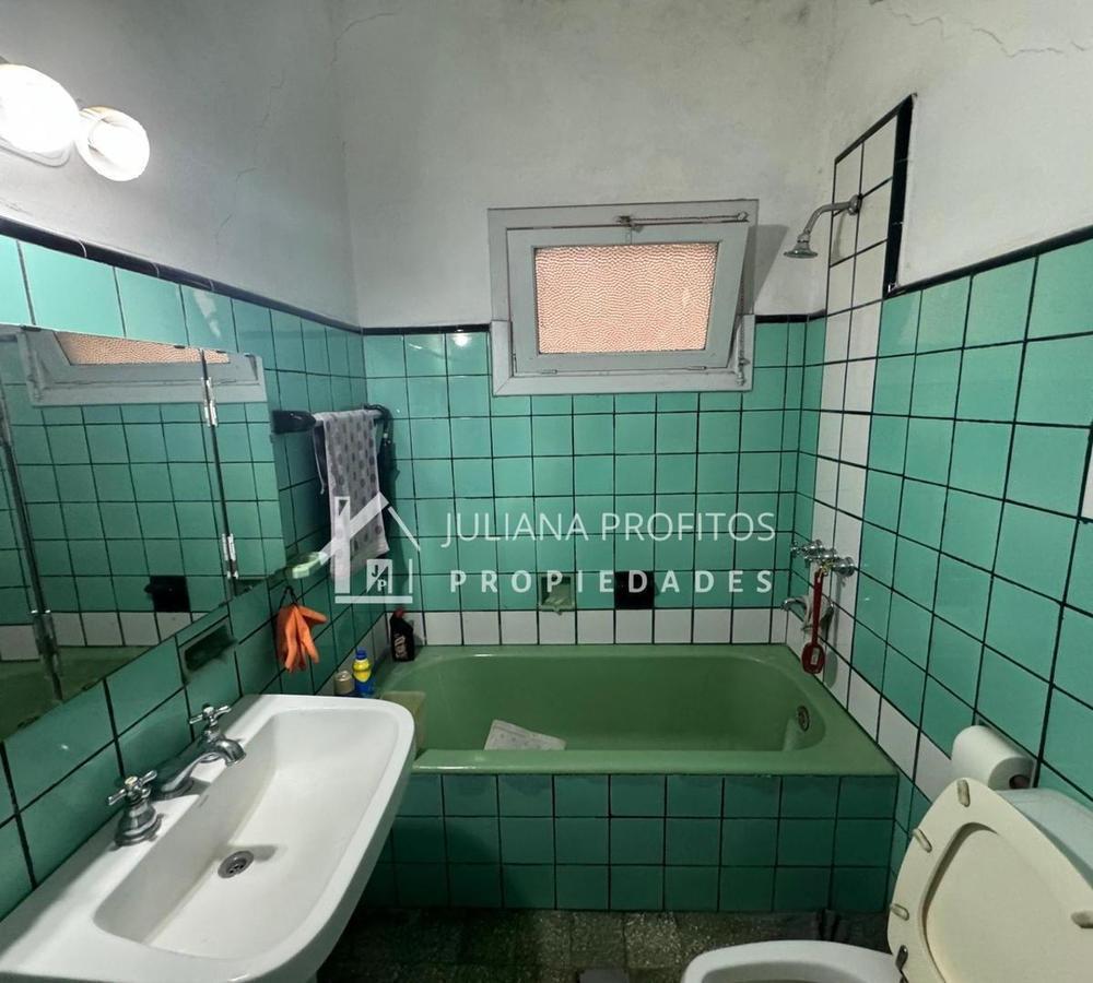Casa de 5 Ambientes con Parque Fondo en Bernal Oeste