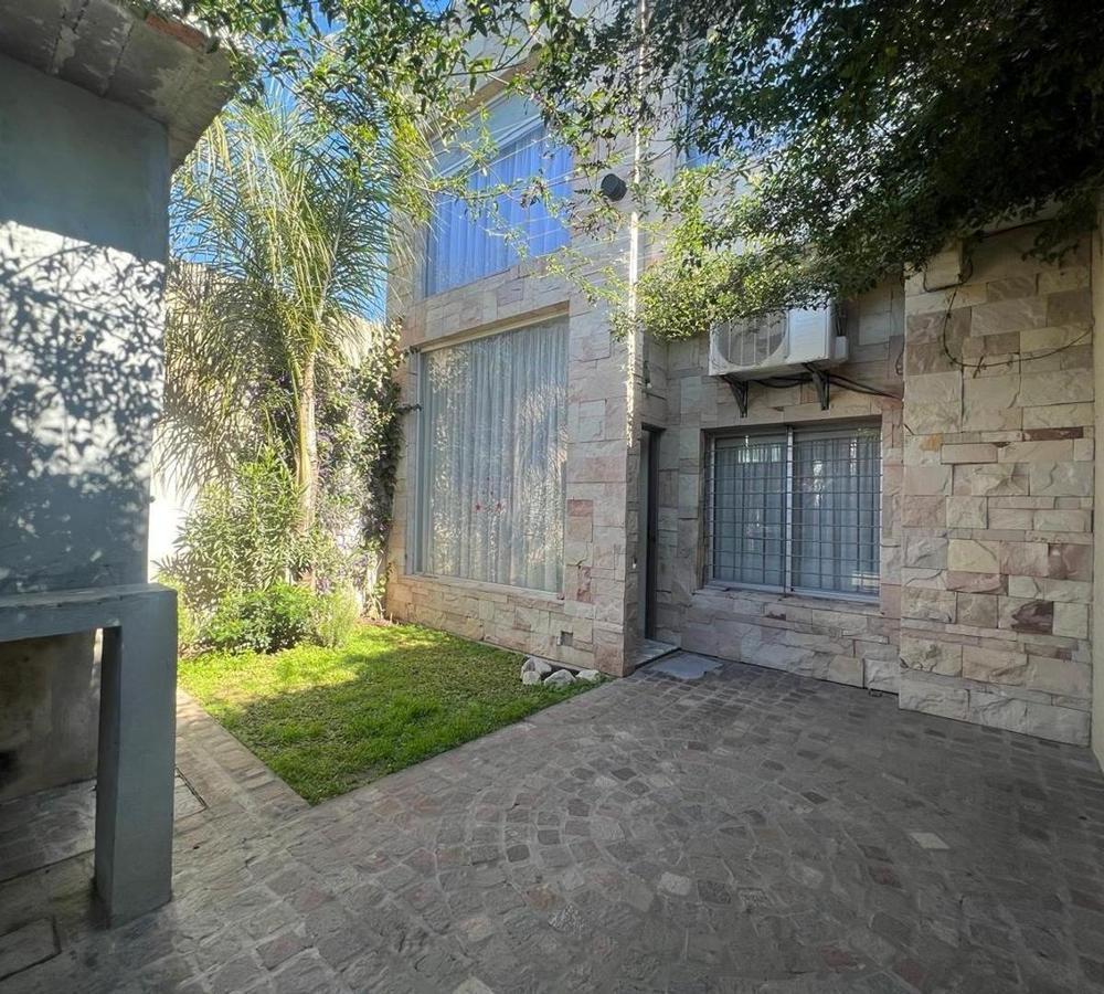 Casa 3 Amb con Cochera Berazategui Centro 2