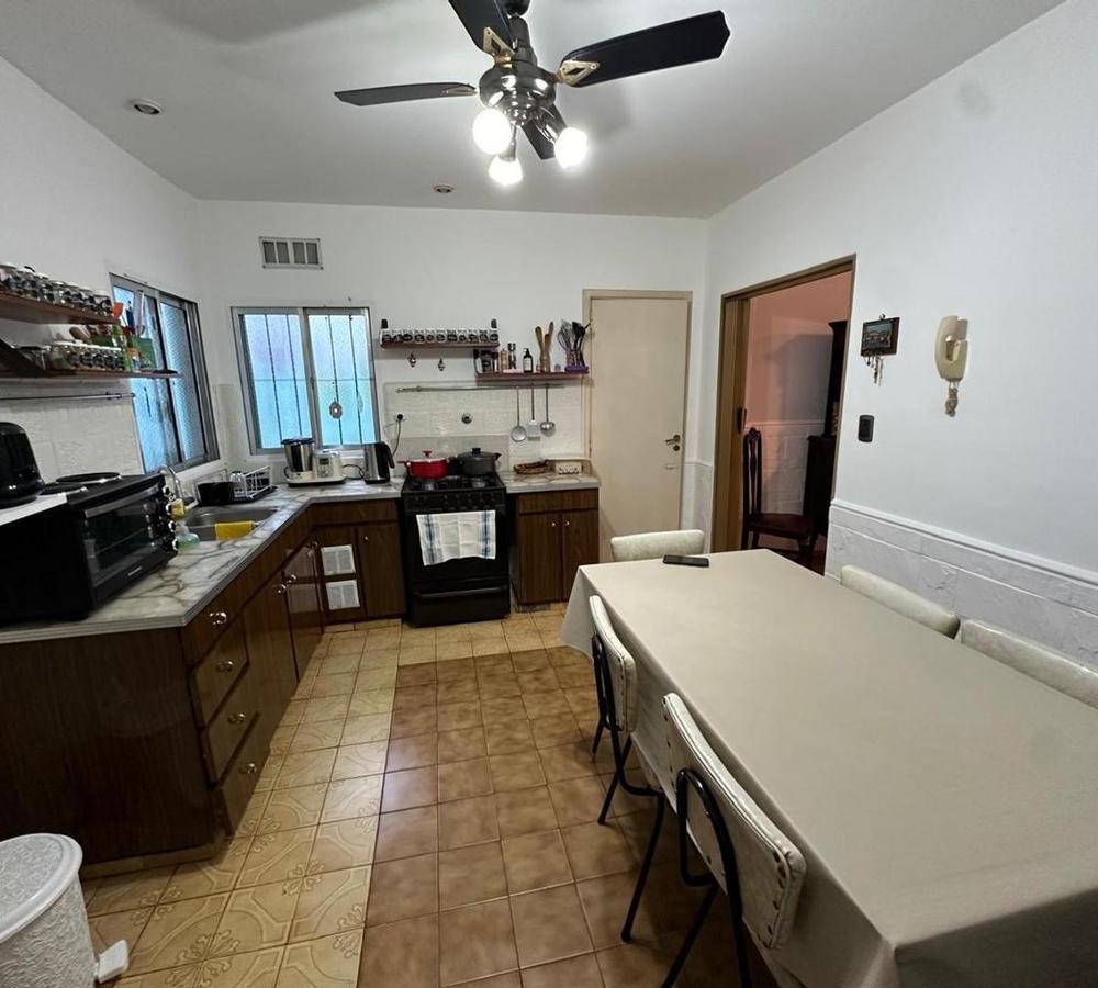 Casa PH Independiente de 4 Ambientes con Cochera en Bernal