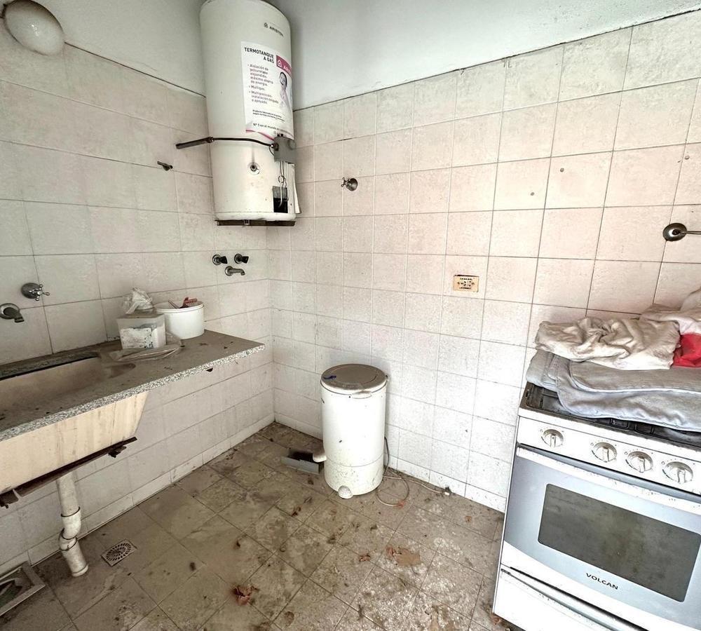 Casa de 7 Ambientes en Esquina con Cochera en Quilmes Oeste 3