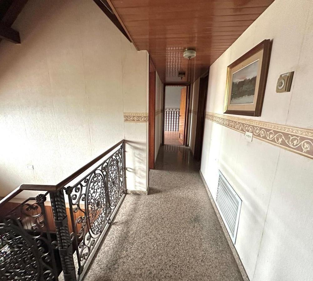 Casa de 7 Ambientes en Esquina con Cochera en Quilmes Oeste 4