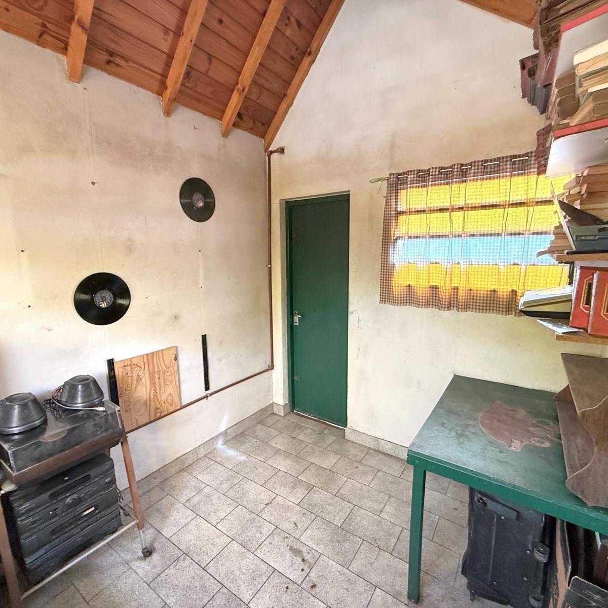 Casa en Venta de 4 Ambientes con Cochera y Patio en Quilmes 3
