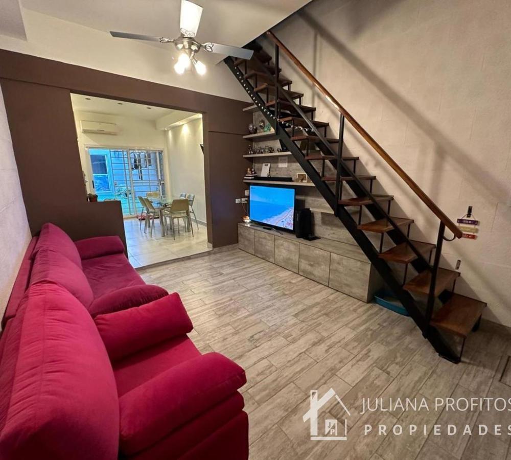 Casa 5 Ambientes con Garage Local a la Calle Quilmes Centro