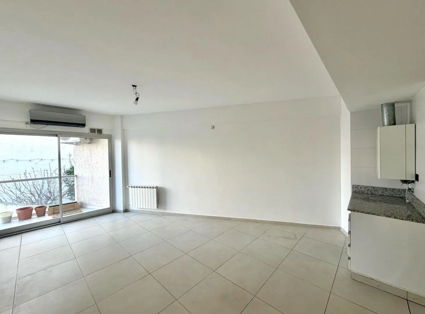 Departamento en Venta de 3 Ambientes con Cochera en Bernal Centro 3