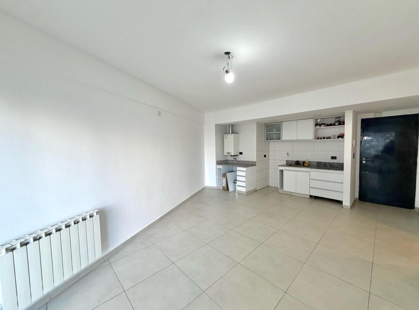 Departamento en Venta de 3 Ambientes con Cochera en Bernal Centro