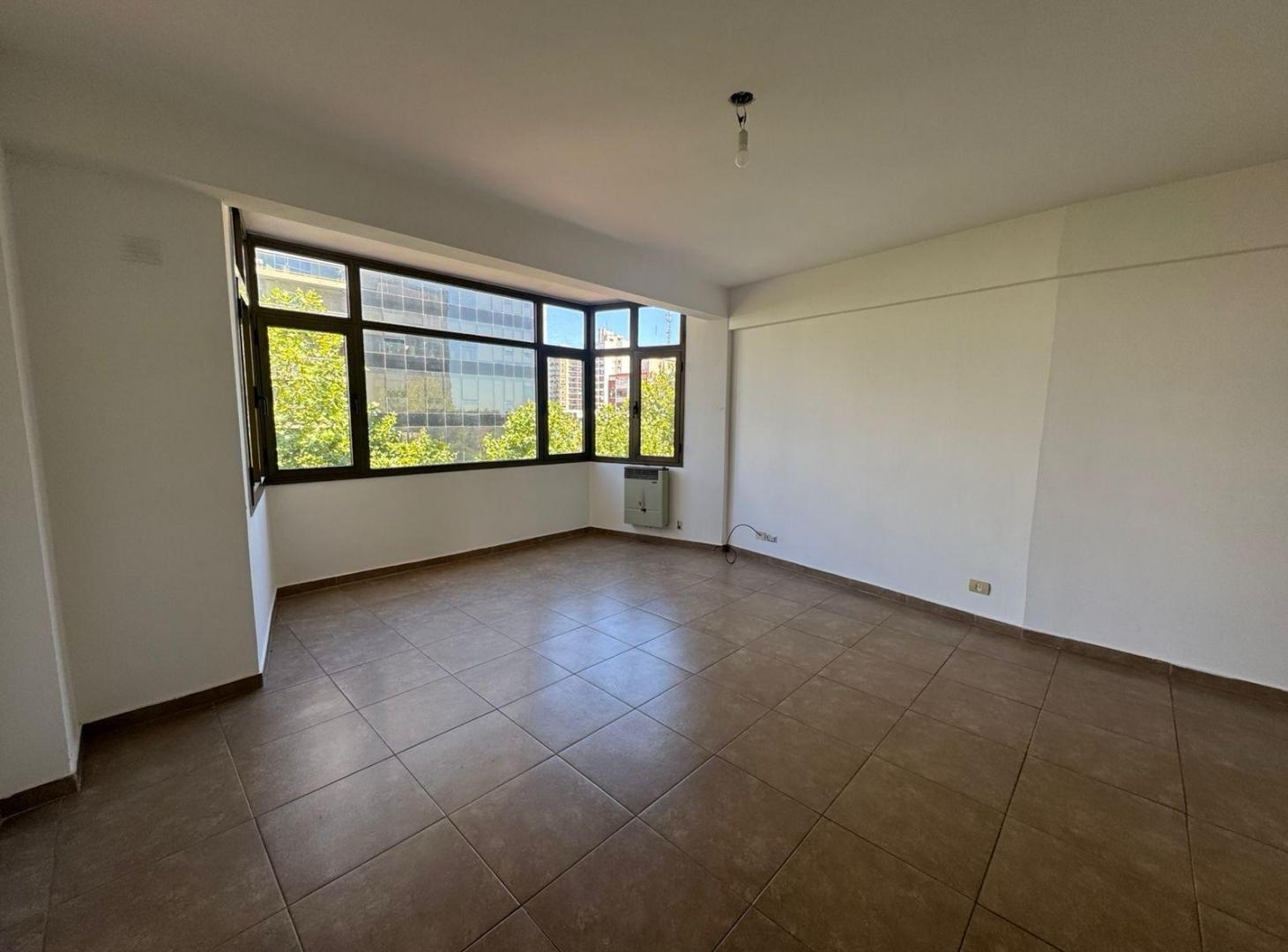 Semipiso tres ambientes con cochera en venta - Quilmes centro