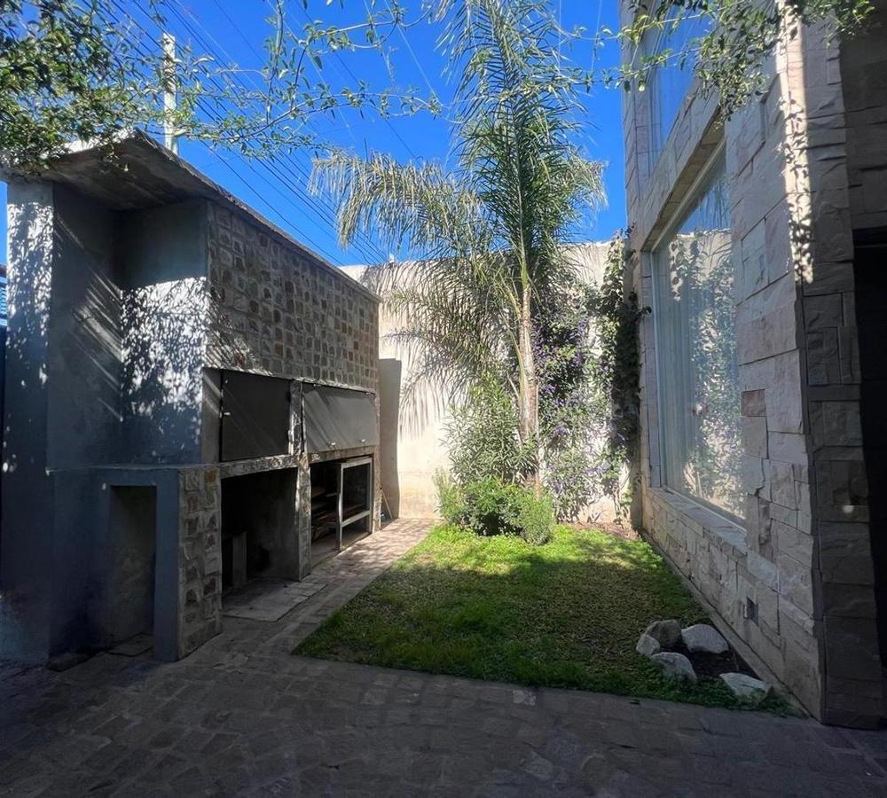 Casa 3 amb con cochera Berazategui Centro