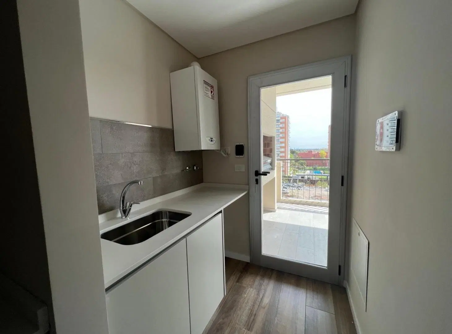 Departamento dos ambientes con cochera en alquiler - Klover 3