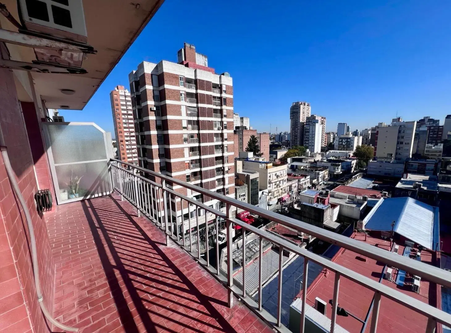 Departamento tres ambientes en alquiler - Quilmes centro - Peatonal 2