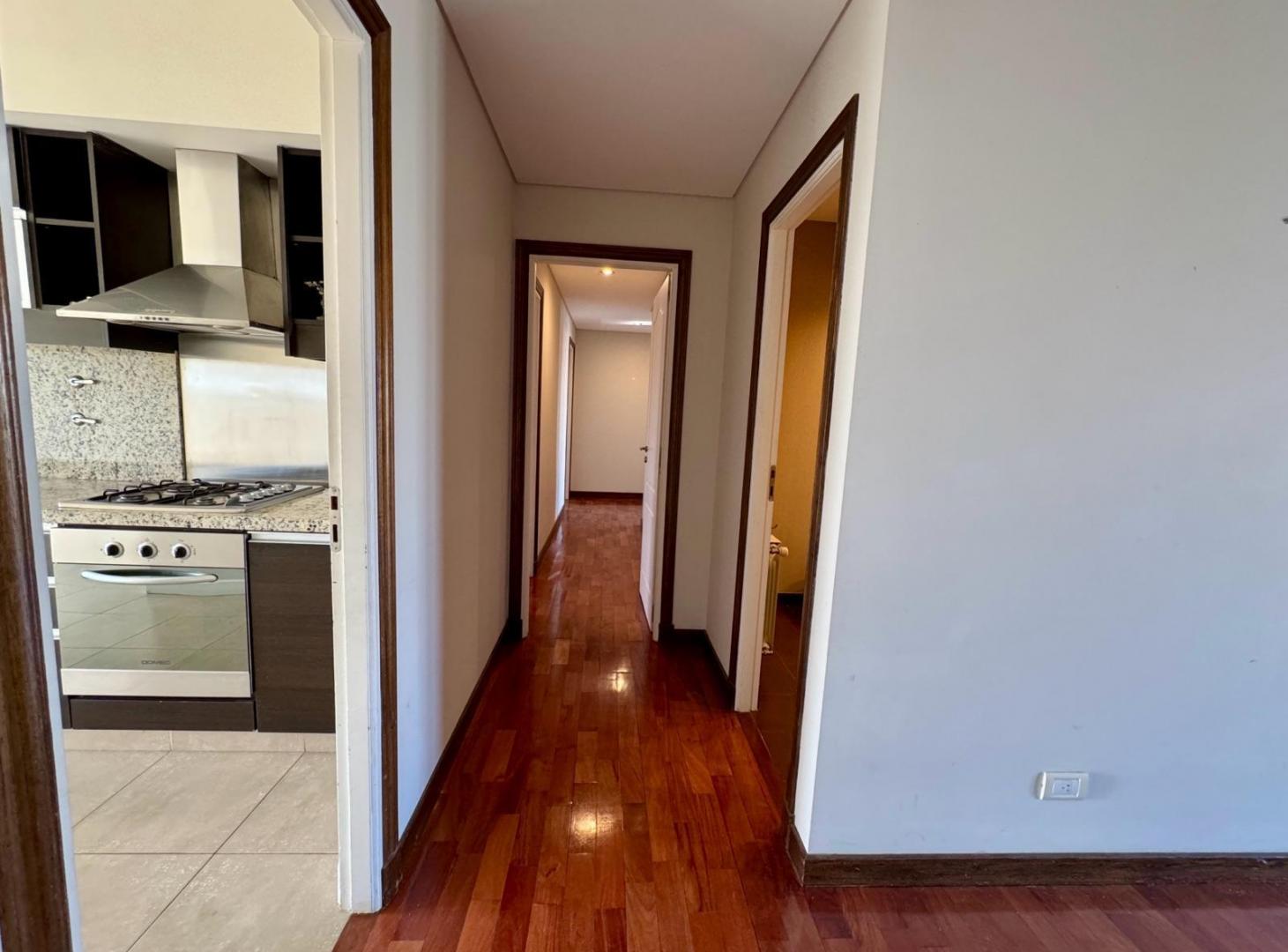 Foto de Departamento cuatro ambientes con cochera en alquiler - Quilmes centro, imagen 4