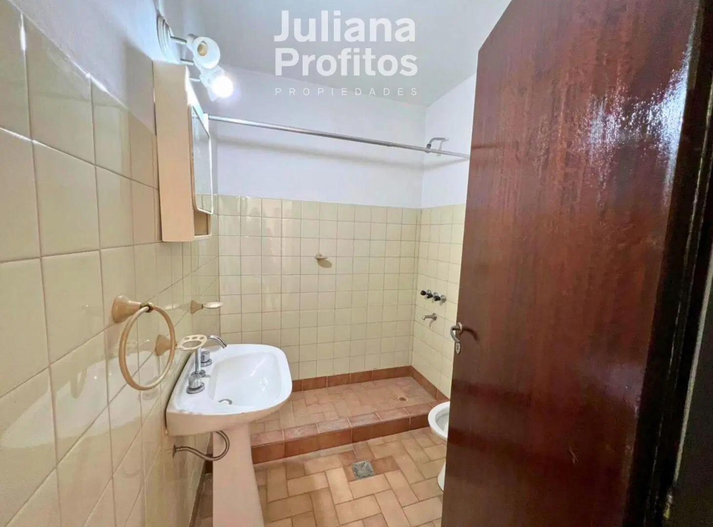 Departamento dos ambientes en alquiler - Florencio Varela 4
