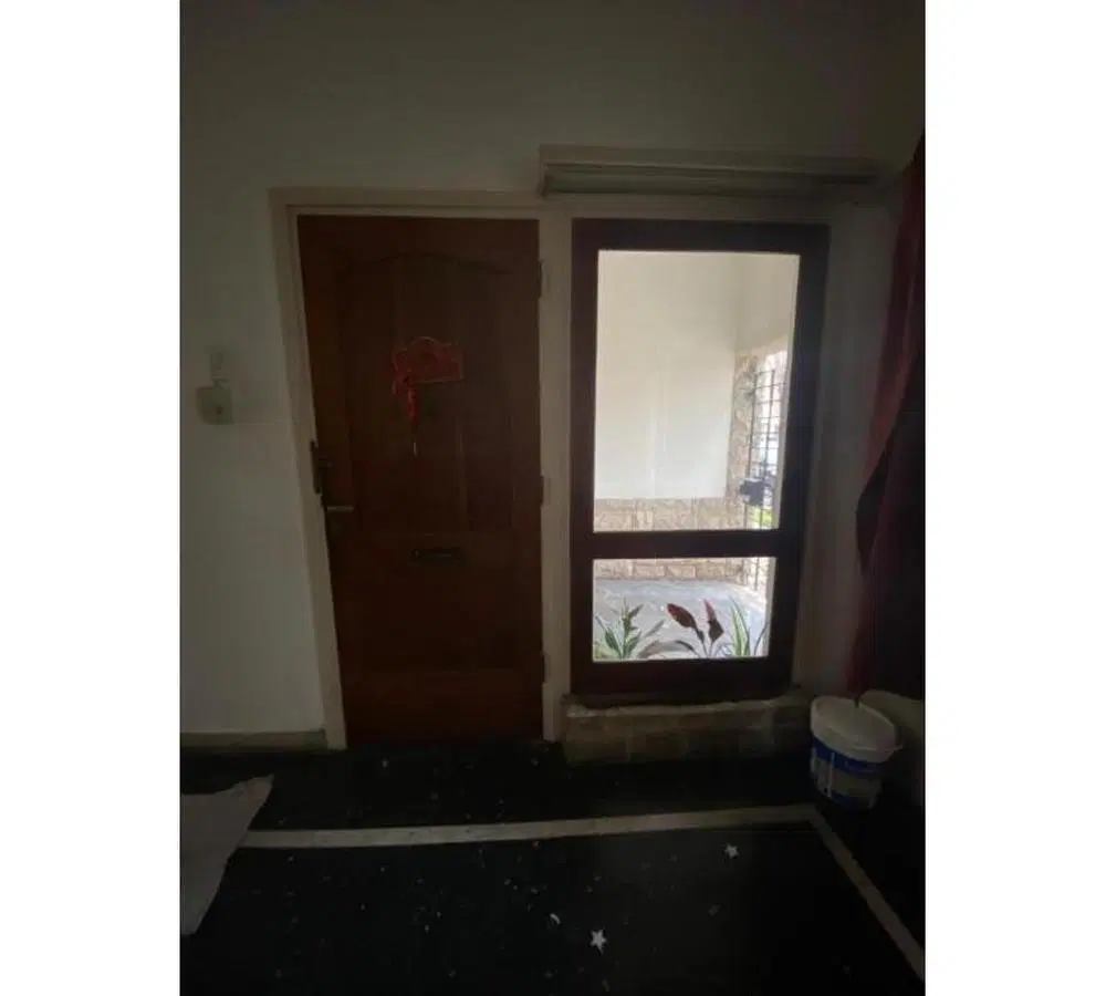 Casa en Alquiler de 6 Ambientes en Bernal Centro 5