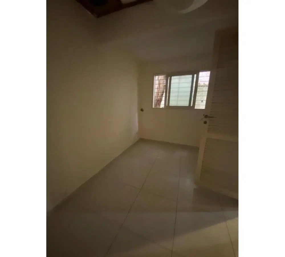 Casa en Alquiler de 6 Ambientes en Bernal Centro 3