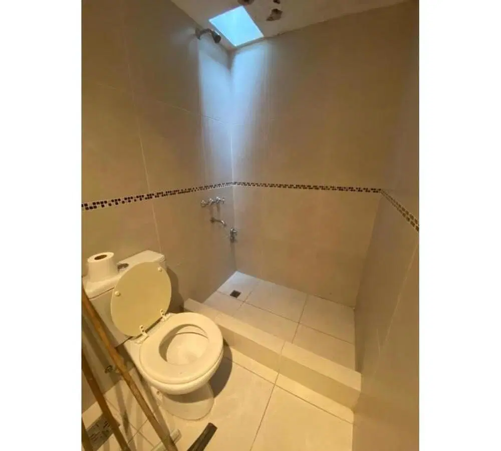 Casa en Alquiler de 6 Ambientes en Bernal Centro 4