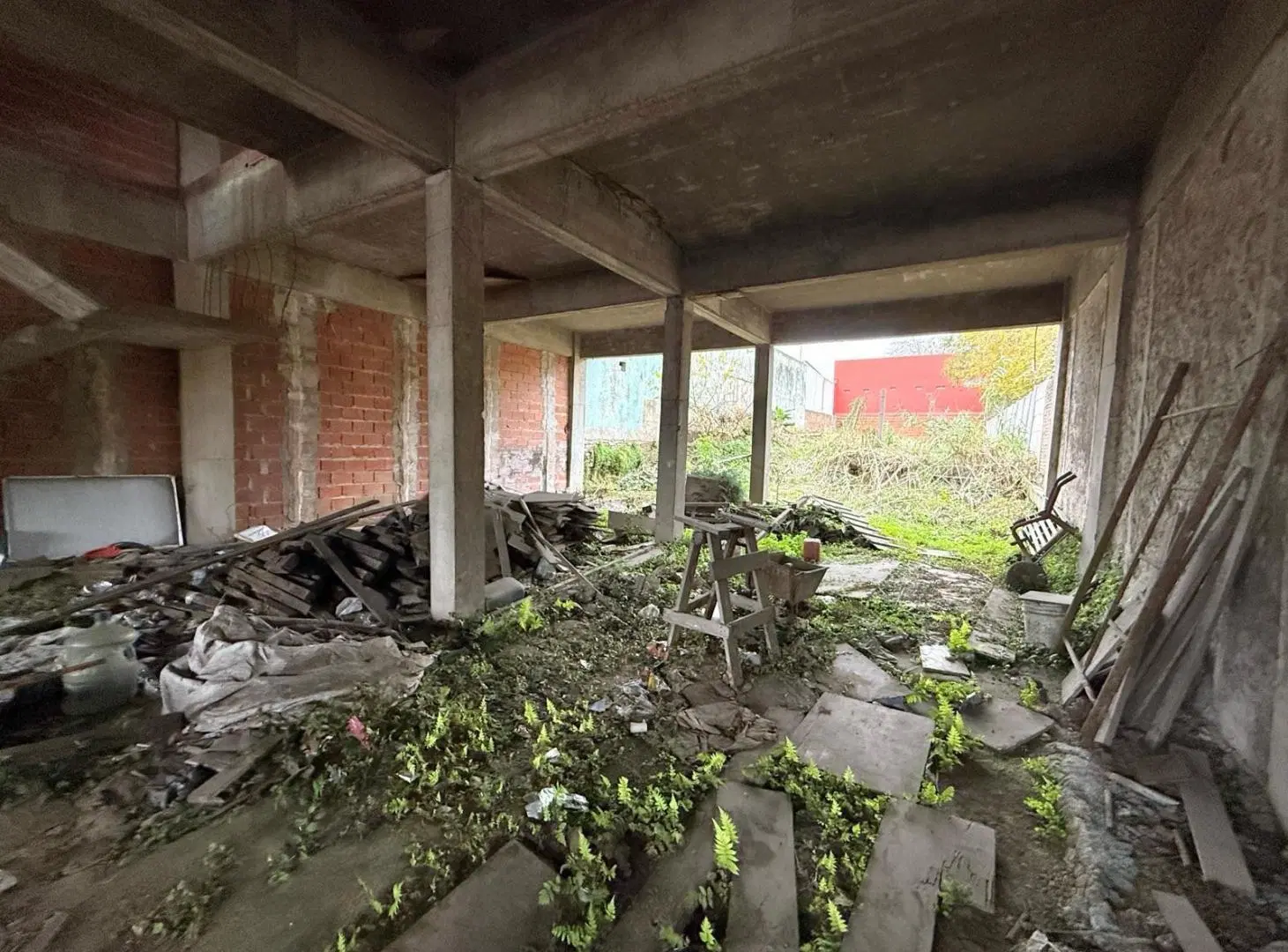 Terreno Local Oficinas Cochera en Construcción en Berazategui 3