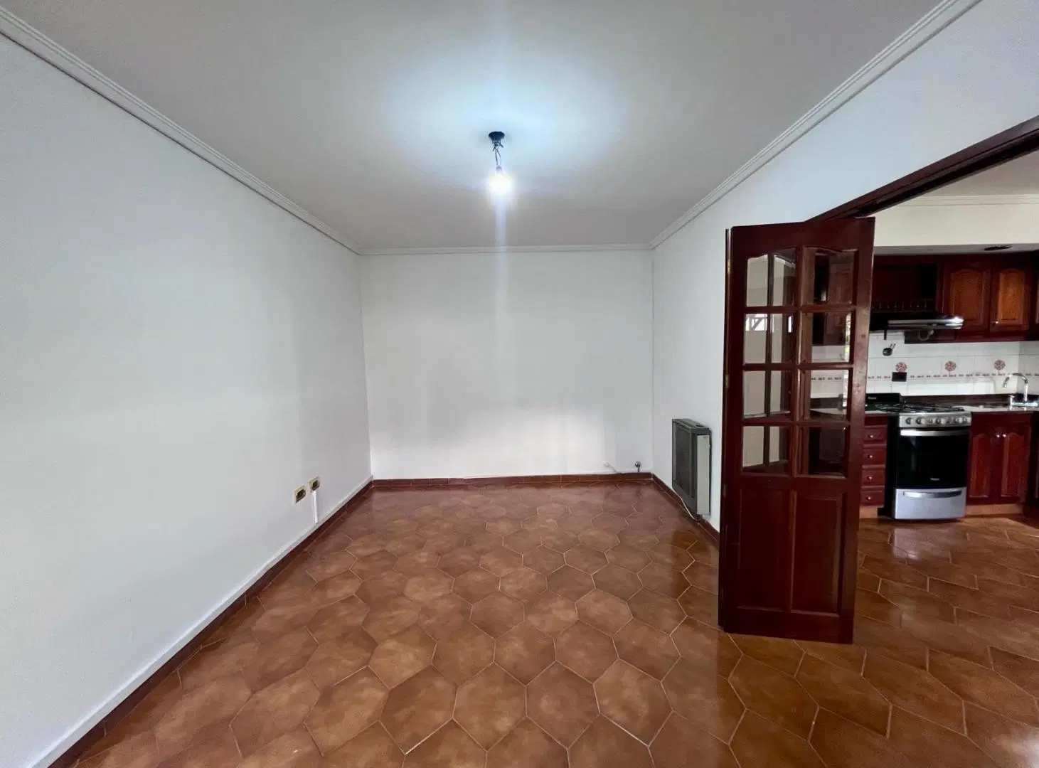 Casa tres ambientes con cochera en venta - Quilmes este 4