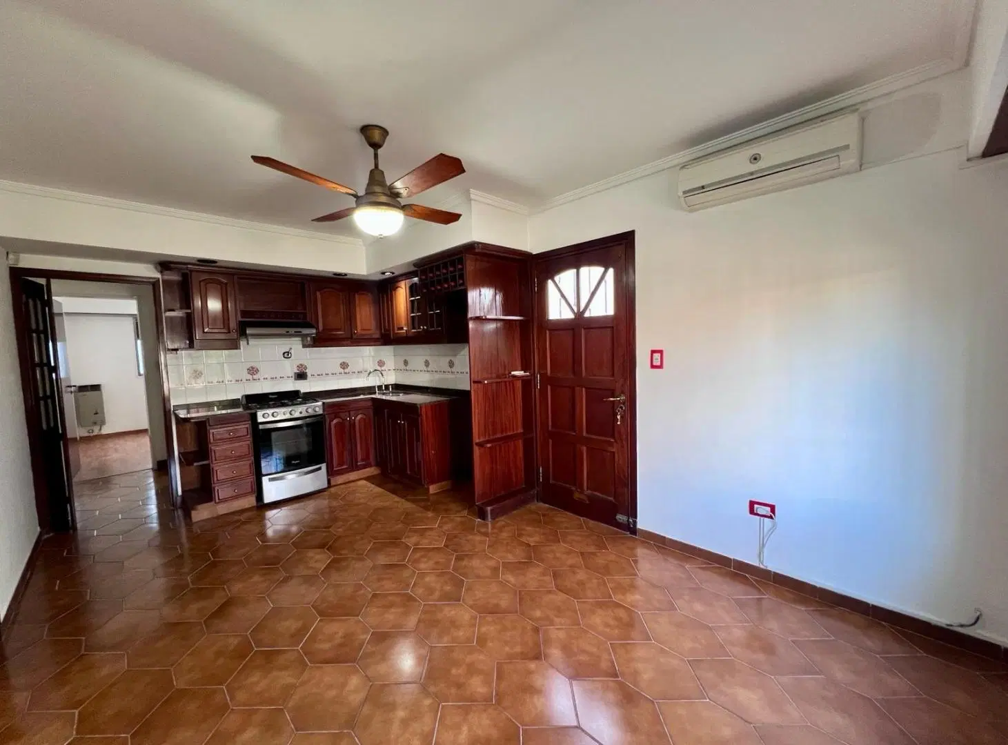 Casa tres ambientes con cochera en venta - Quilmes este 3