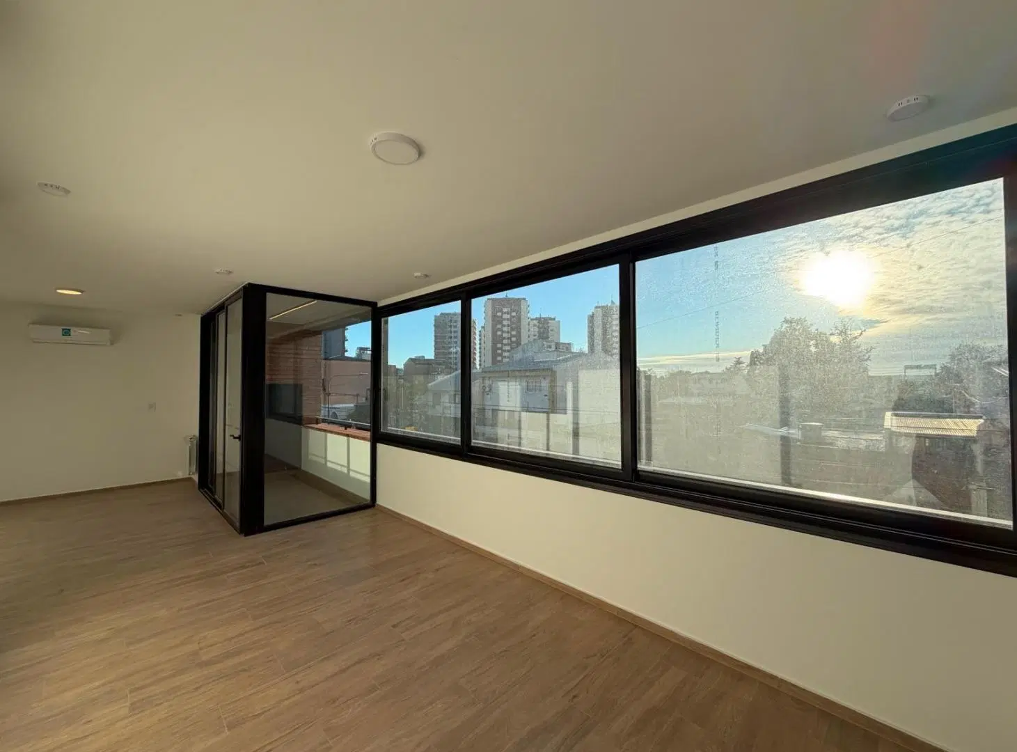 Departamento cuatro ambientes con cochera en venta - Quilmes centro 4