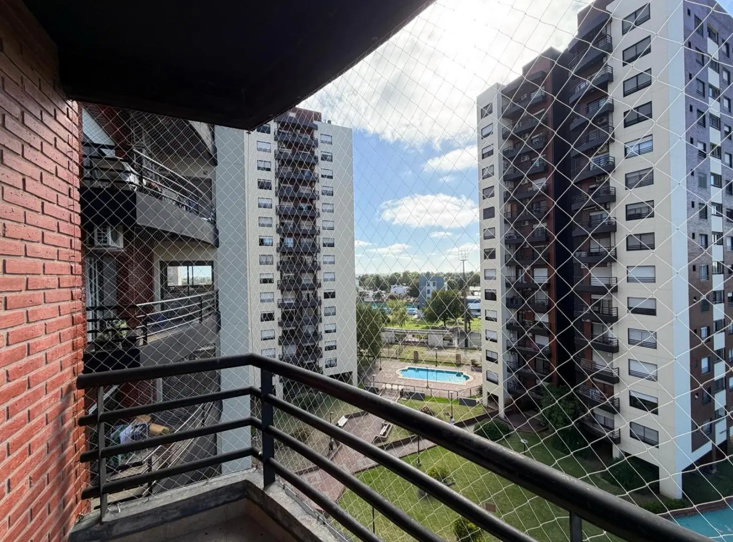 Departamento tres ambientes con cochera en venta - Terrazas de Quilmes 3