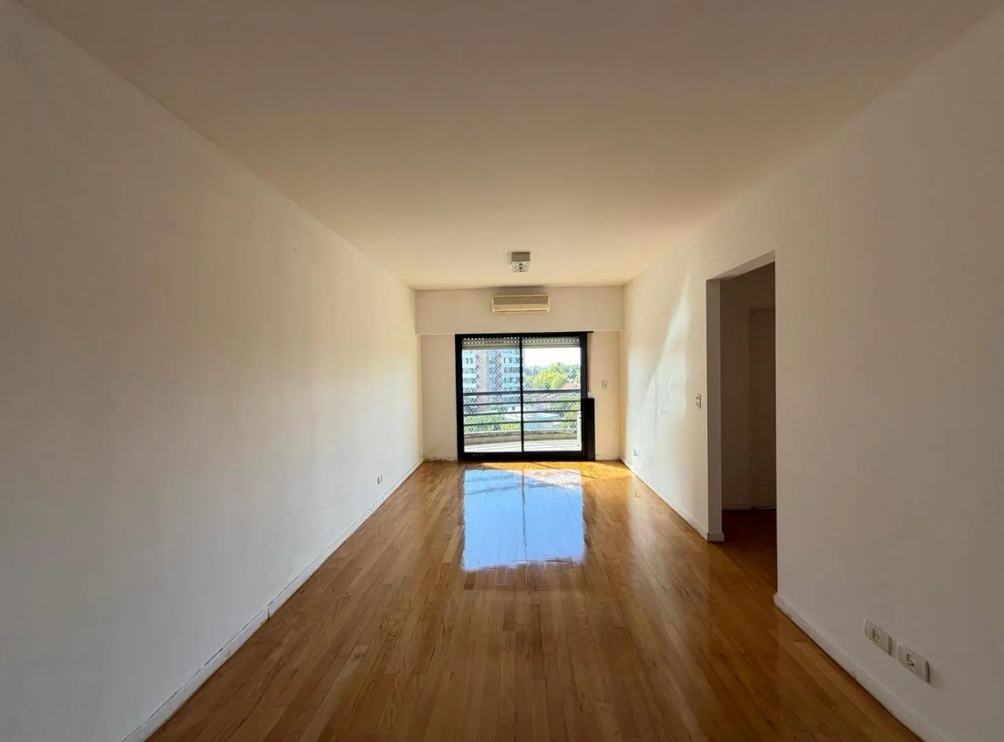 Departamento tres ambientes con cochera en venta - Terrazas de Quilmes 2
