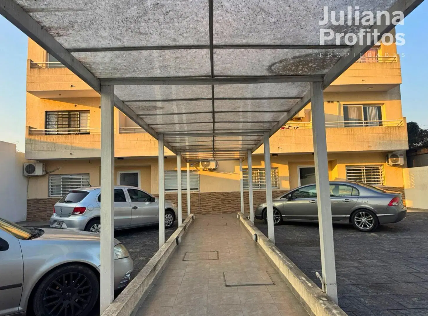 Departamento en venta - Tres ambientes con cochera y terraza privada - Quilmes. 3