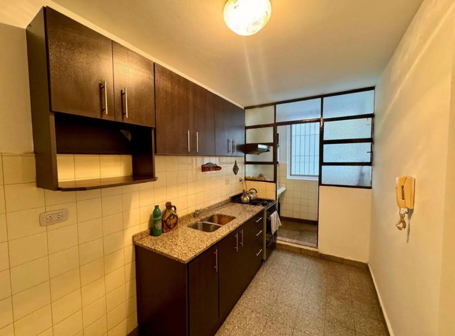 Departamento dos ambientes con cochera en venta - Bernal Centro 5